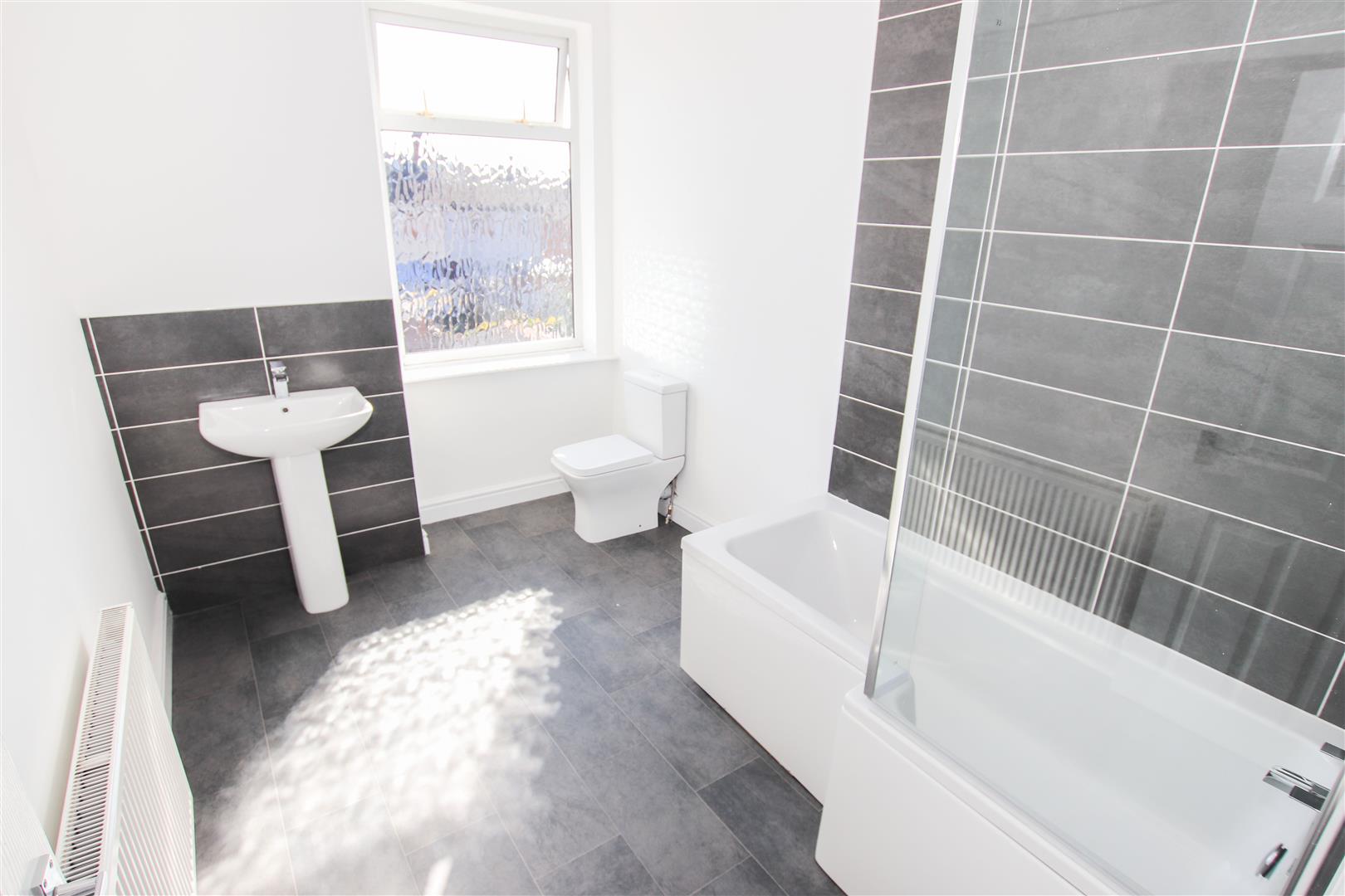 FIRST FLOOR BATHROOM